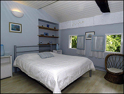 Le Cerisier bedroom